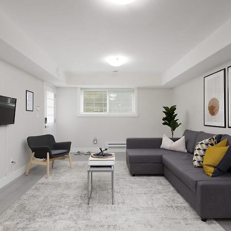 הוילה Tastefully Furnished And Newly Updated 2 Bd Central Lynn Valley נורת וונקובר מראה חיצוני תמונה