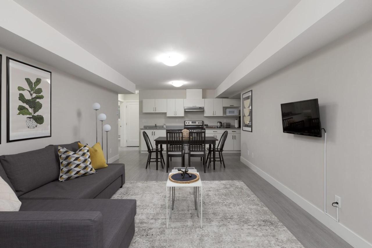 הוילה Tastefully Furnished And Newly Updated 2 Bd Central Lynn Valley נורת וונקובר מראה חיצוני תמונה