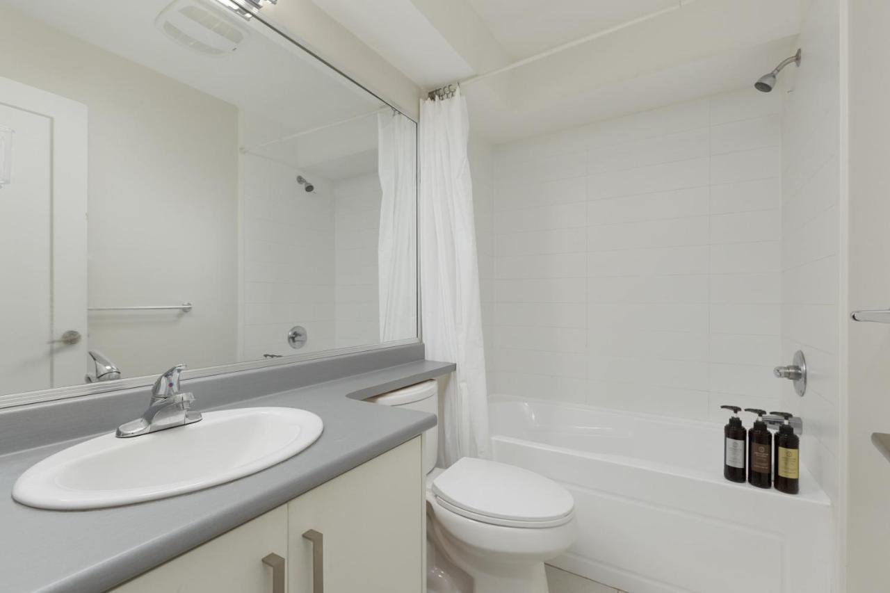 הוילה Tastefully Furnished And Newly Updated 2 Bd Central Lynn Valley נורת וונקובר מראה חיצוני תמונה